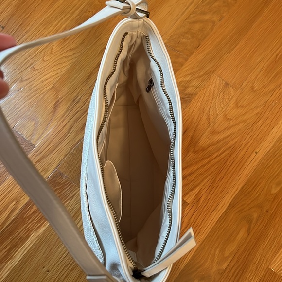 Universal Thread Shoulder Bag - Picture 4 of 6